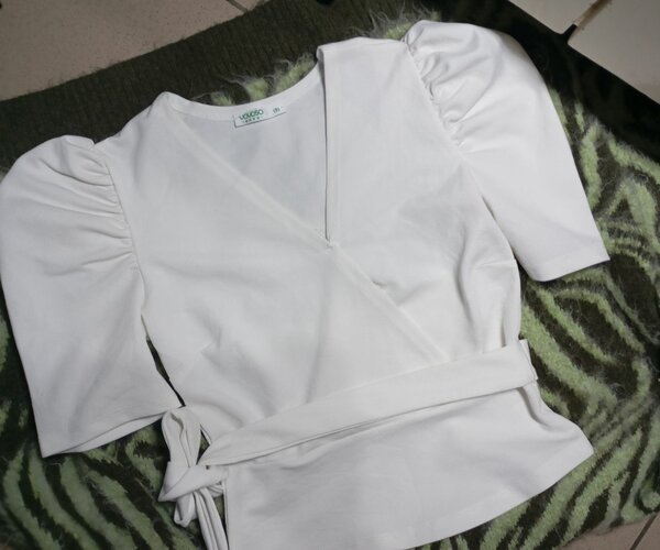 Haut à manches bouffantes