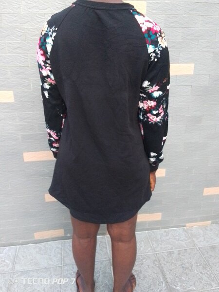 Robe pull à manches fleuries