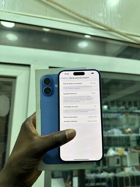 iPhone 16 simple