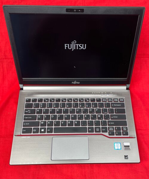 FUJITSU LIFEBOOK E746 (i7)