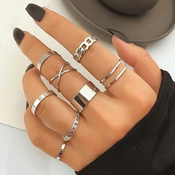 Luxurious and fashionable Rings
