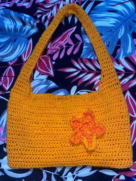 Sac à main crocheté jaune