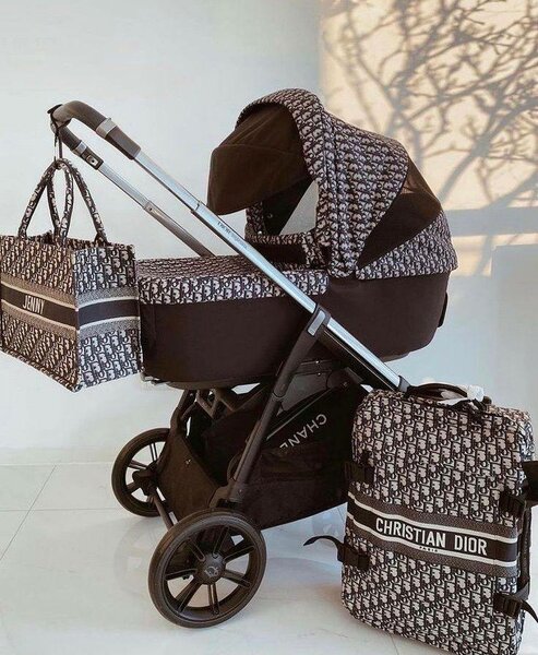 Poussette de luxe moderne