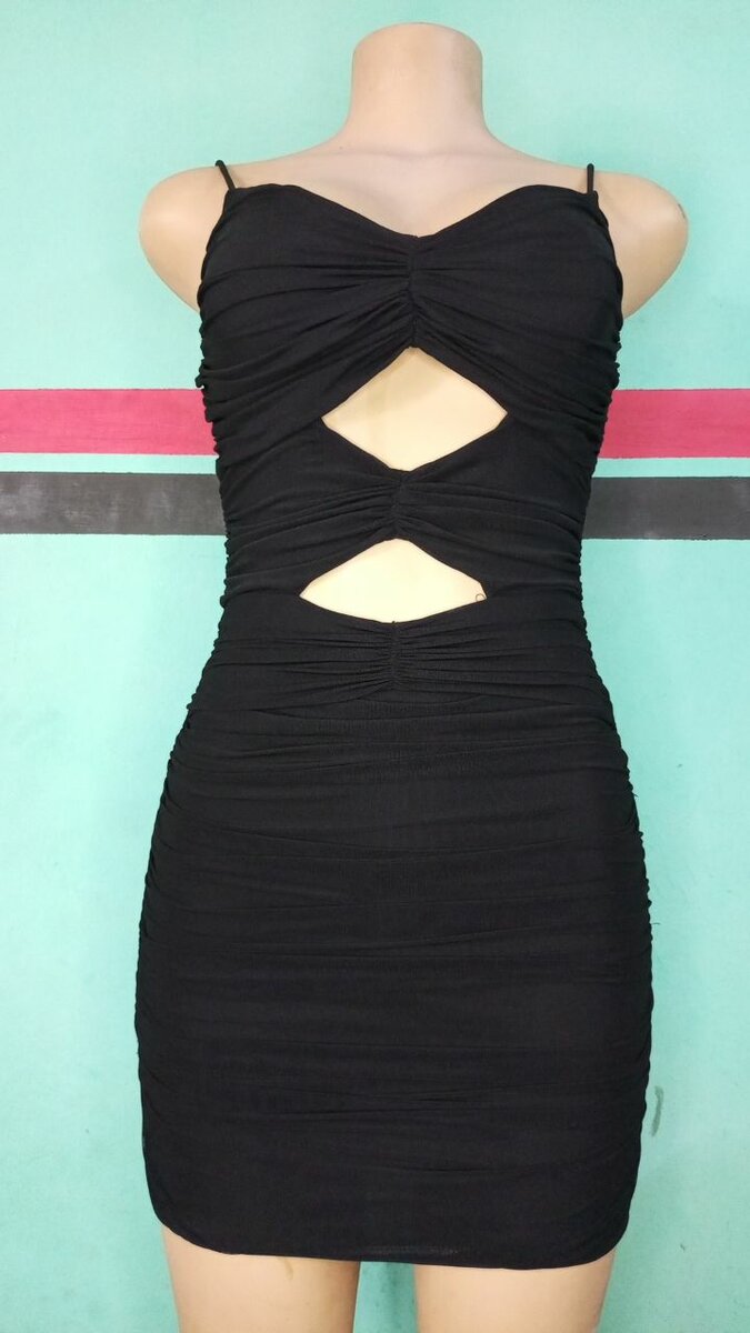 Robe moulante élégante manches fines