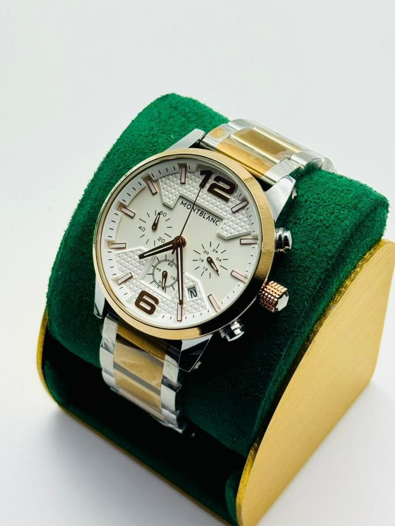 Montre chronographe luxe dorée