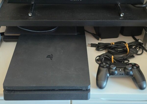 Console de jeu PlayStation 4