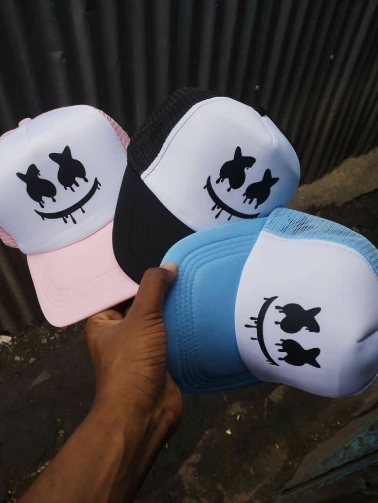 Casquettes de style urbain colorées