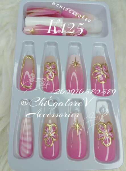 PRESS/STICK ON NAILS