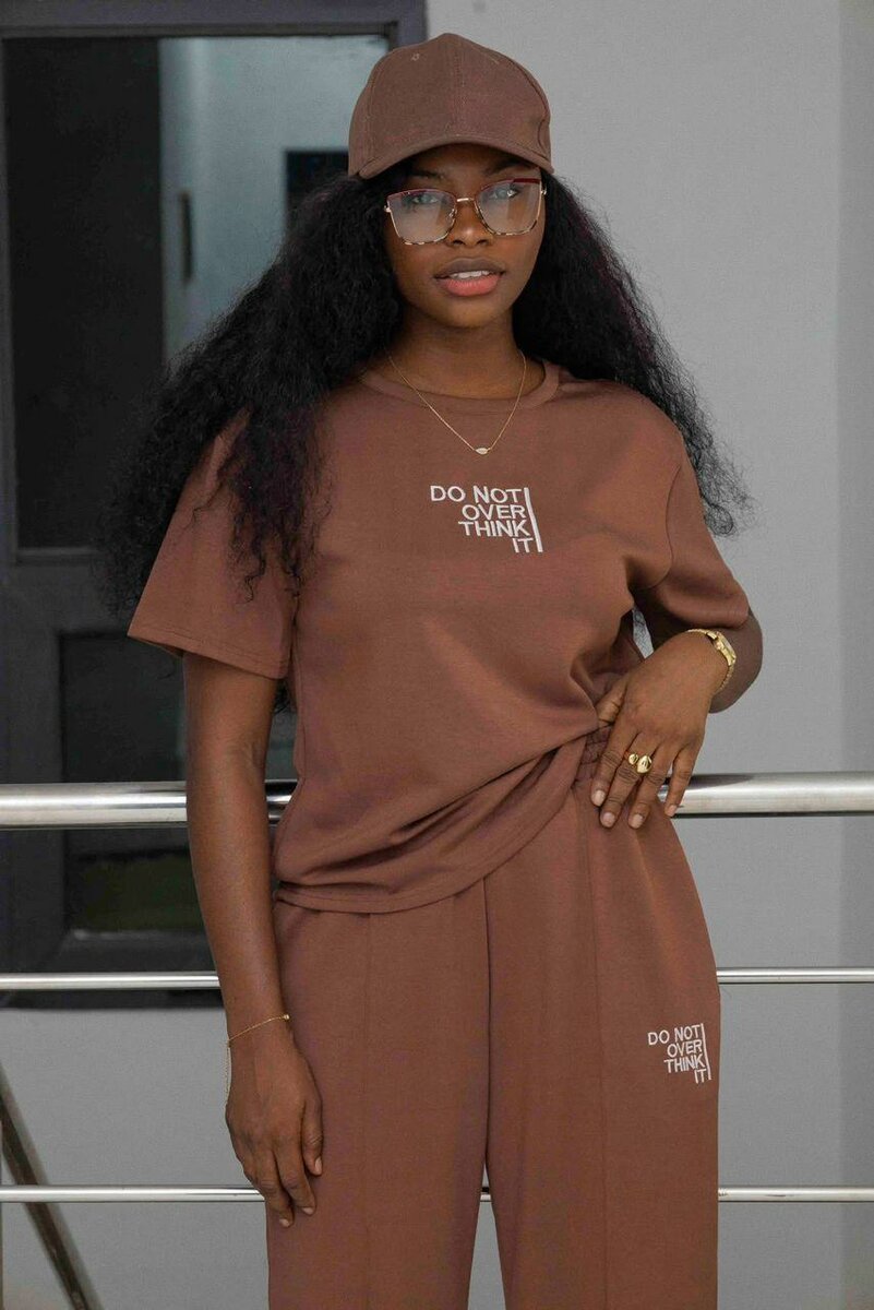 Tenue décontractée femme élégante