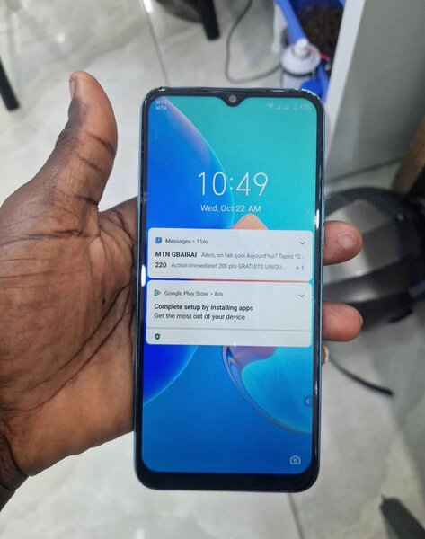 Smartphone Android bleu puissant