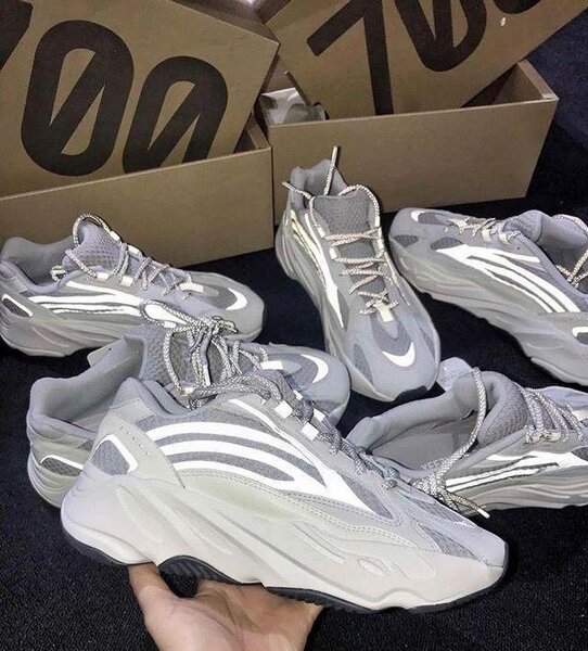 Adidas Yeezy Boost 700 V2