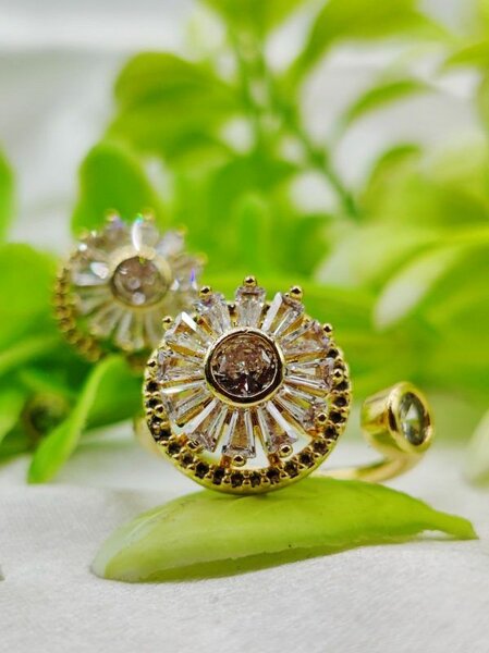 1 Piece Elegant Moveable Radiance Sunflower Ring  Timeless