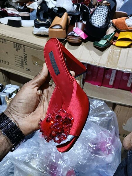 Mules rouges à talons hauts