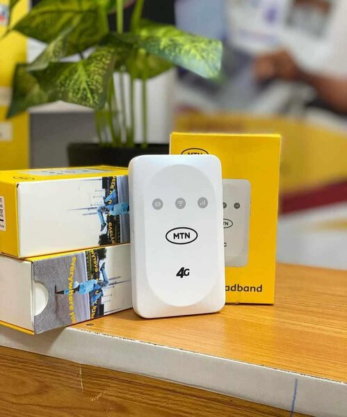 UNIVERSAL POCKET MIFI! 4G ! it takes all networks!