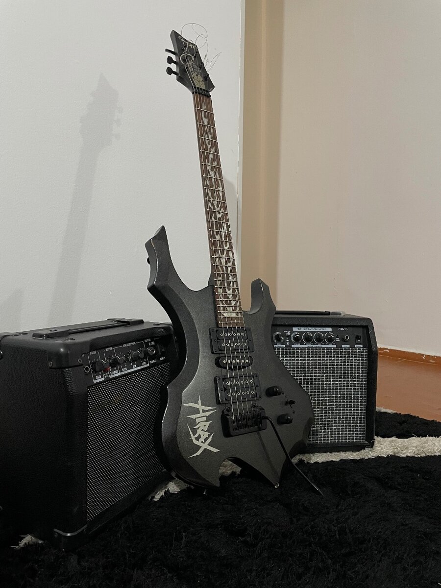 Электрогитара