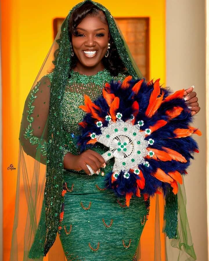 Beautiful engagement fan for brides bridal fan