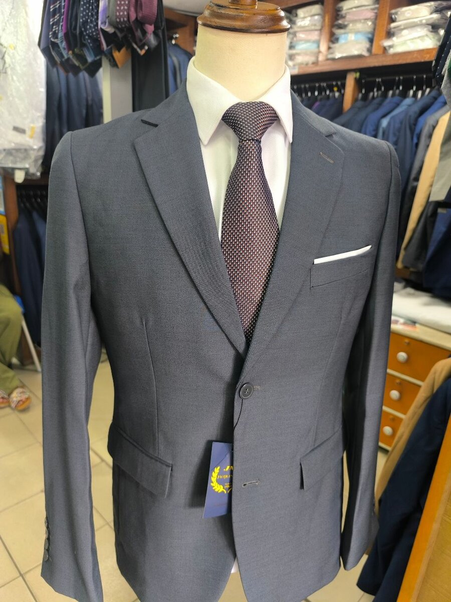 Costume élégant pour hommes