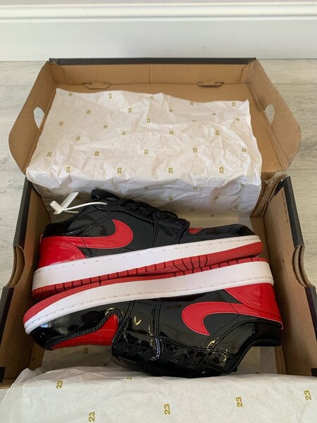 Air Jordan 1 Low Bred Patent, одна из самых стильных и узн