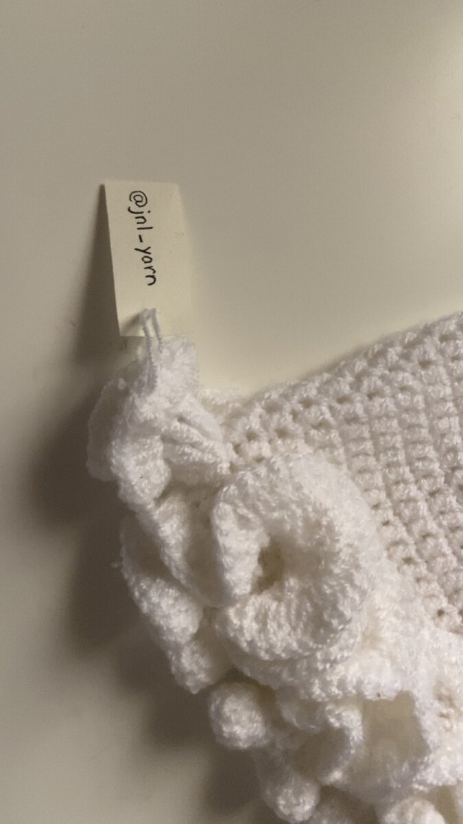 Chapeau crocheté blanc floral