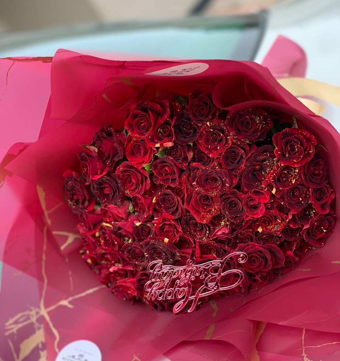 Large bouquet with “happy birthday” sign