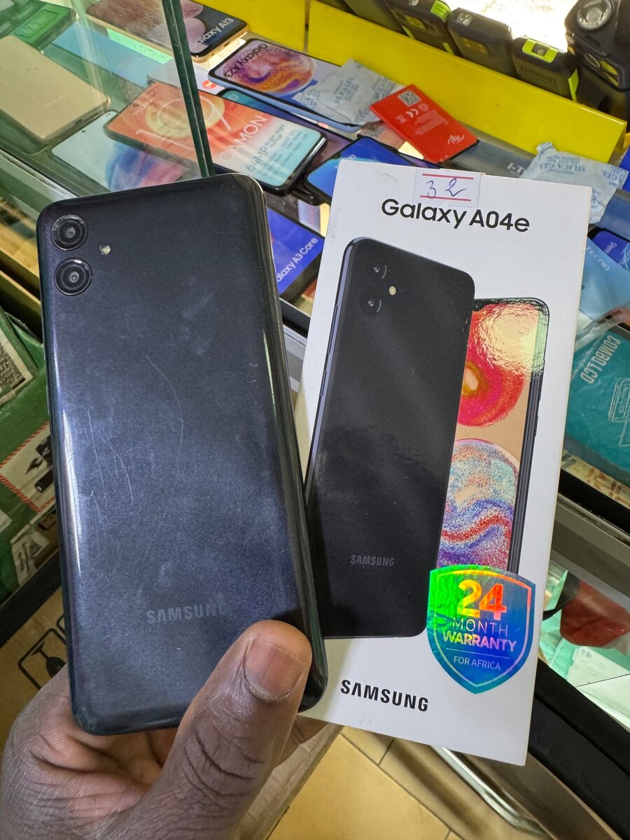 Galaxy Samsung A04E.  32GB+3RAM.