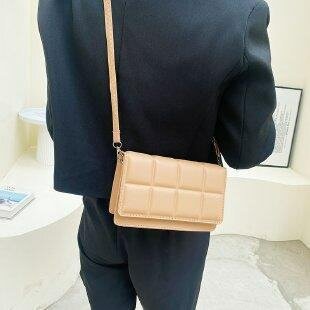 Material: Leather & Fabric