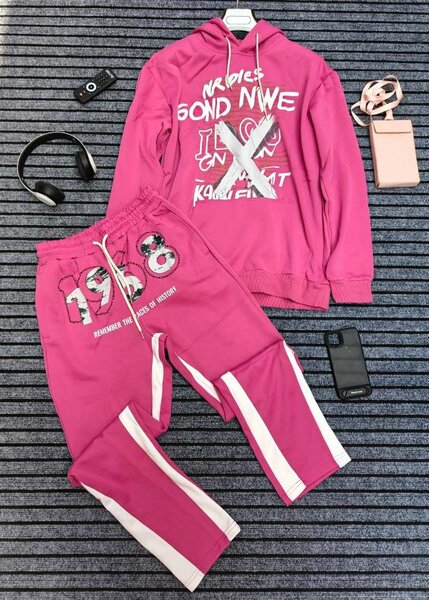 Ensemble de survêtement rose stylé