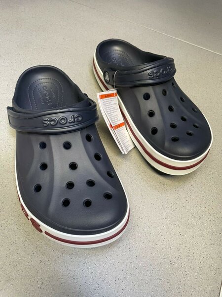 Bata band crocs