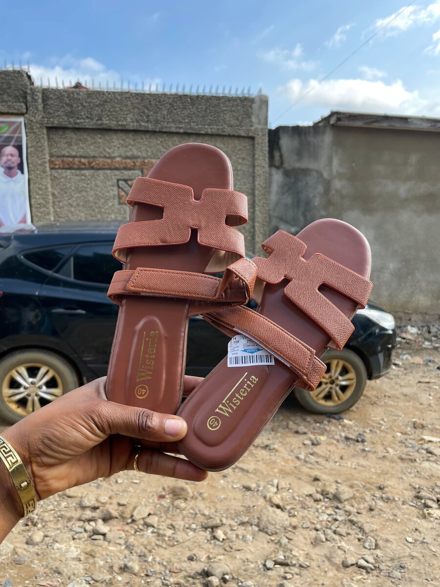 Sandales plates pour femmes
