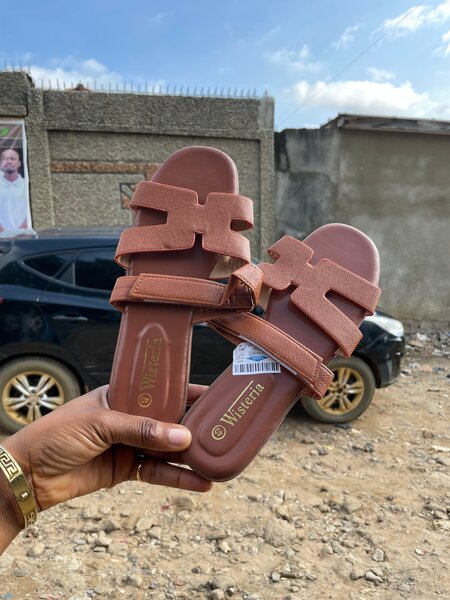 Sandales plates pour femmes