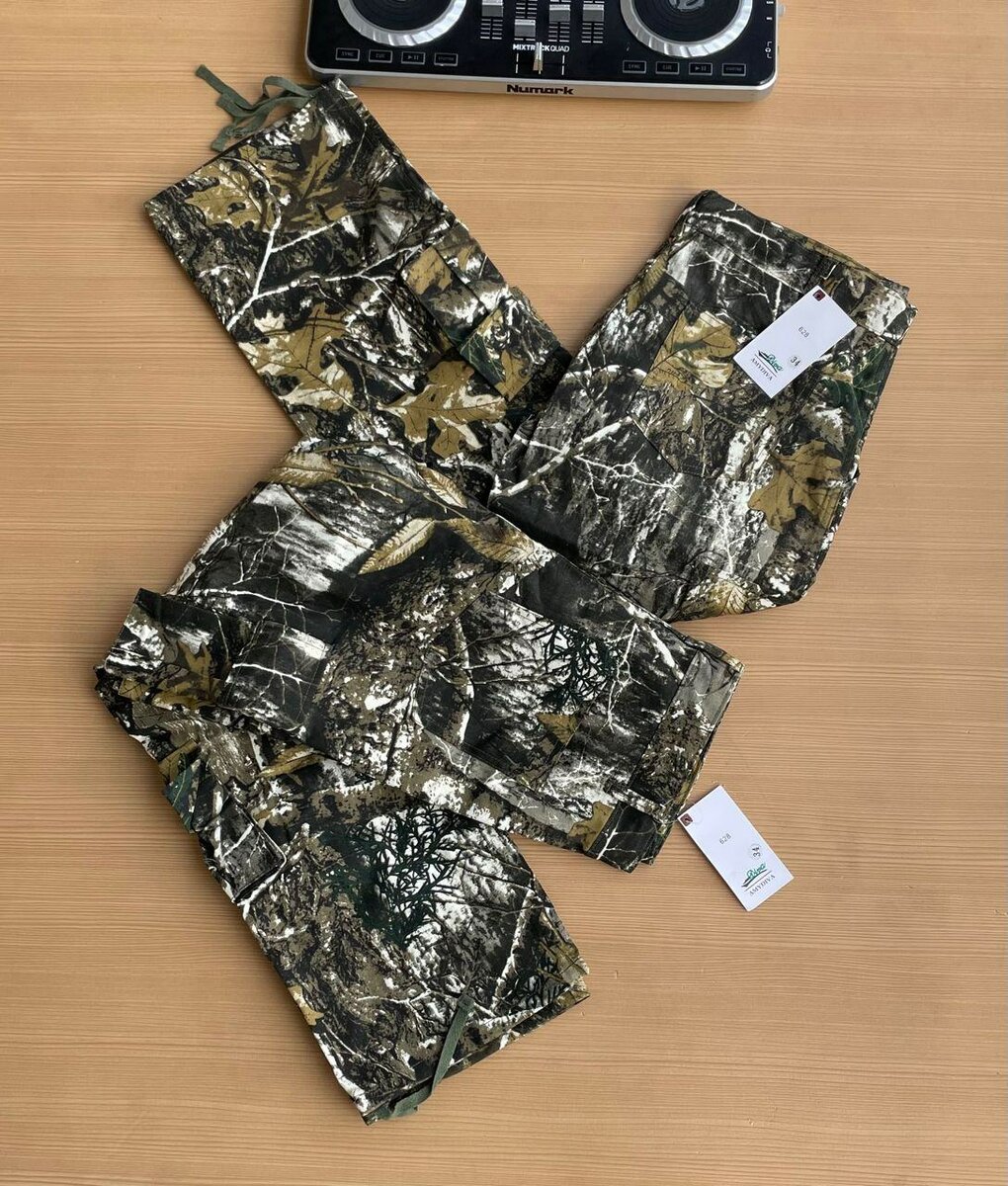 Camouflage baggy jeans
