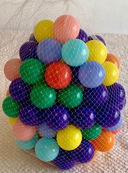 Colorful play balls