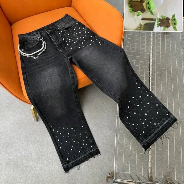 Jeans brodés à la mode