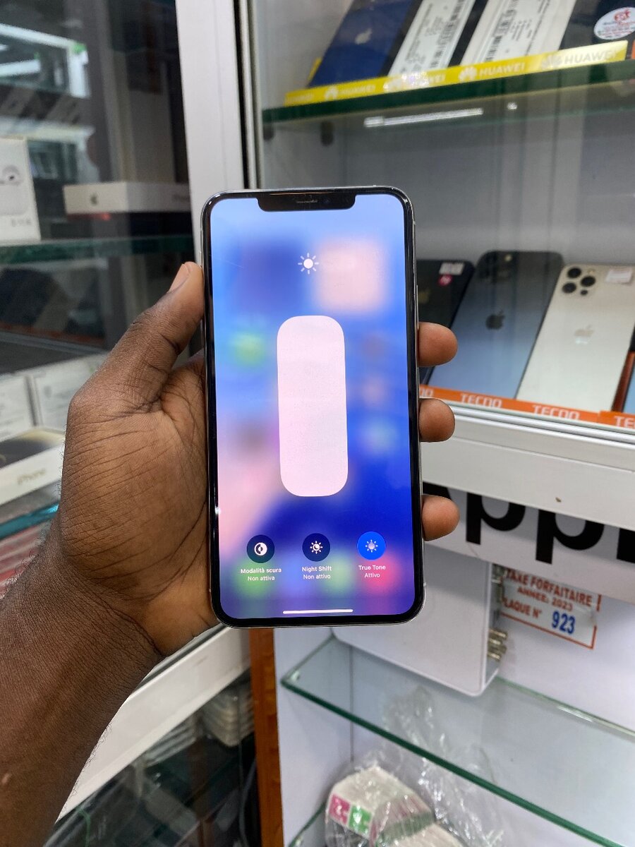 iPhone 11 Pro Max quasi neuf 512g  jamais démonté