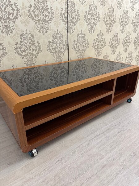 Журнальный стол на колесиках