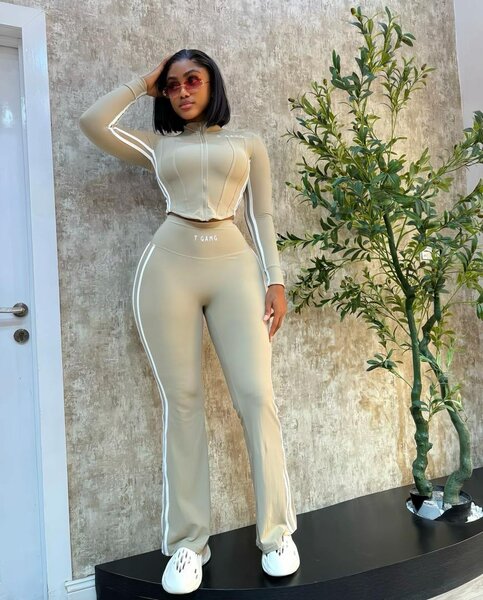 Ensemble sportif beige élégant