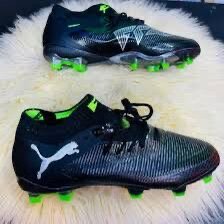 Chaussures de foot élégantes