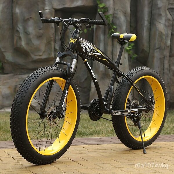 Vélo tout-terrain noir et jaune