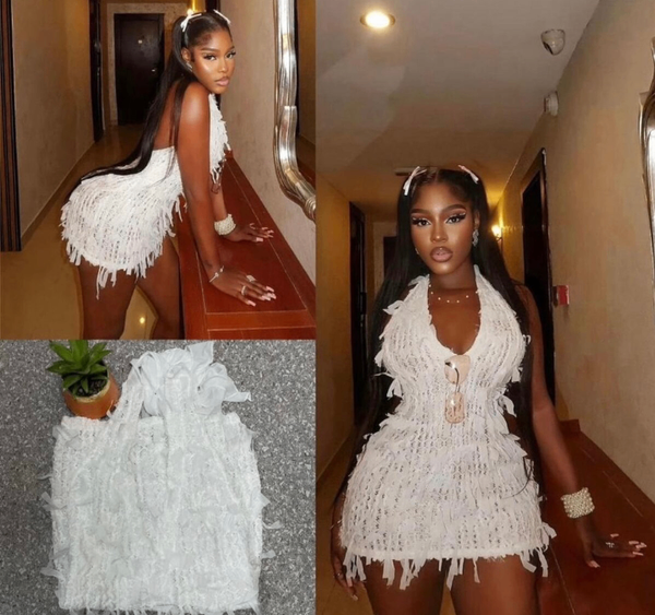 Robe blanche à franges élégante