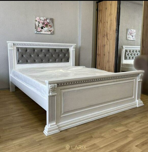 Lit blanc avec tête de lit capitonnée LARIX