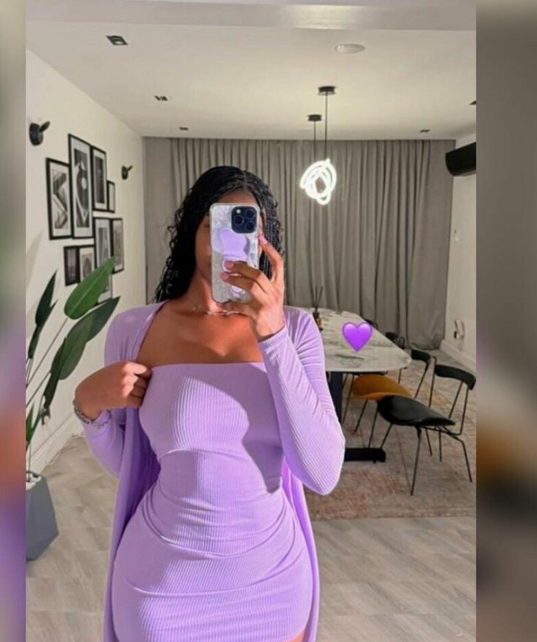 Robe moulante violette élégante