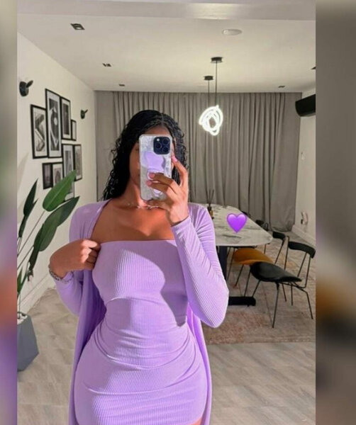 Robe moulante violette élégante