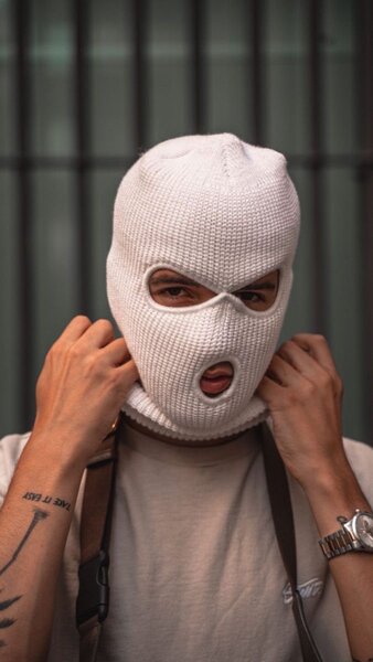 Cagoule tricotée blanche