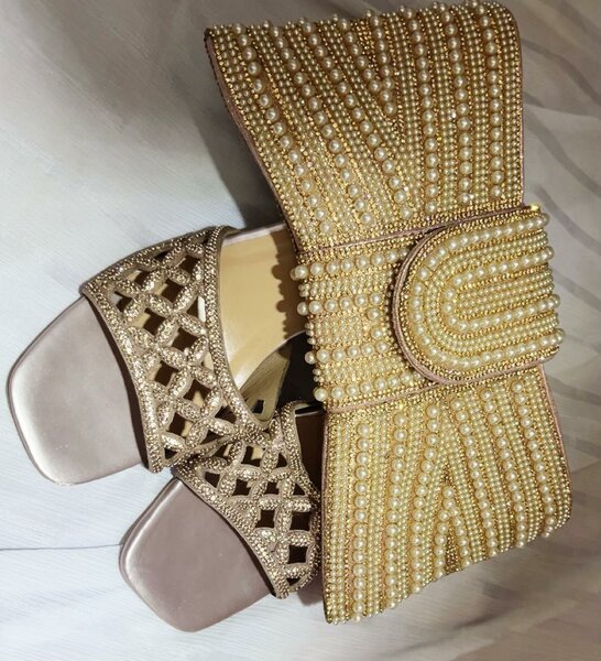 Sandales élégantes perlées