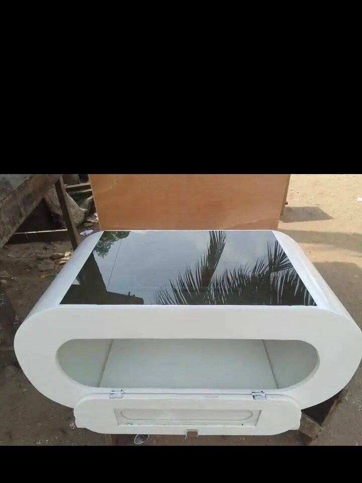 Table basse moderne en verre