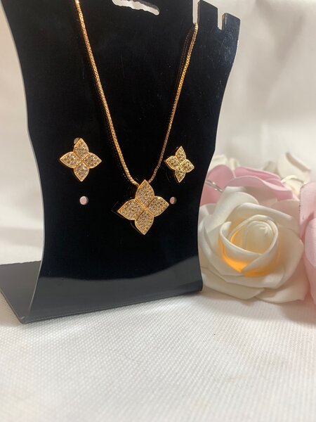 Golden Pendant Chain