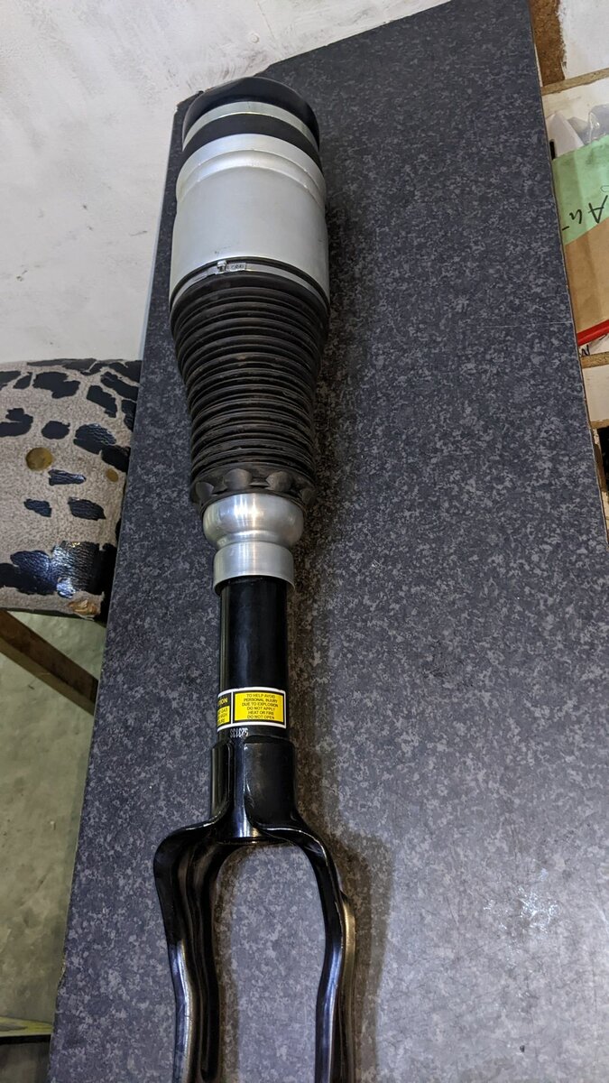 Front air Shocks For Jeep Grand Cherokee WK2 & Dodge Durango
