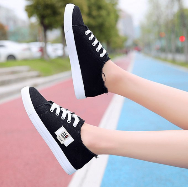 WOMEN'S LACE UP CANVAS SPORTS SHOES