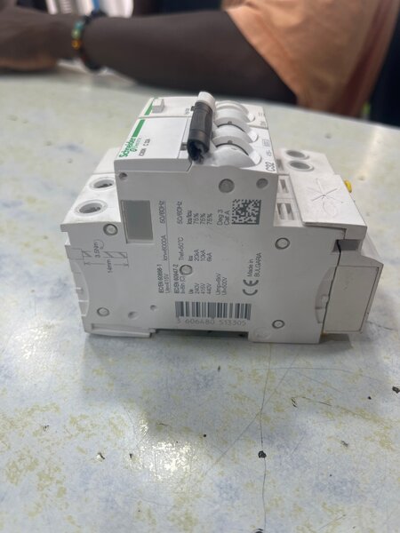 Disjoncteur Schneider 32A