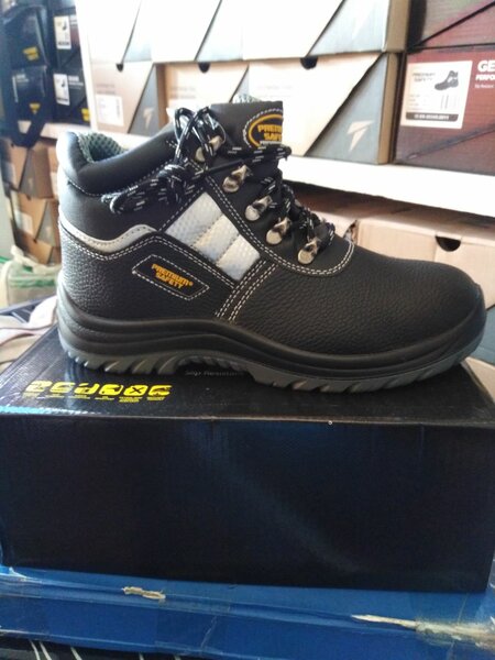 Premium safety boot
